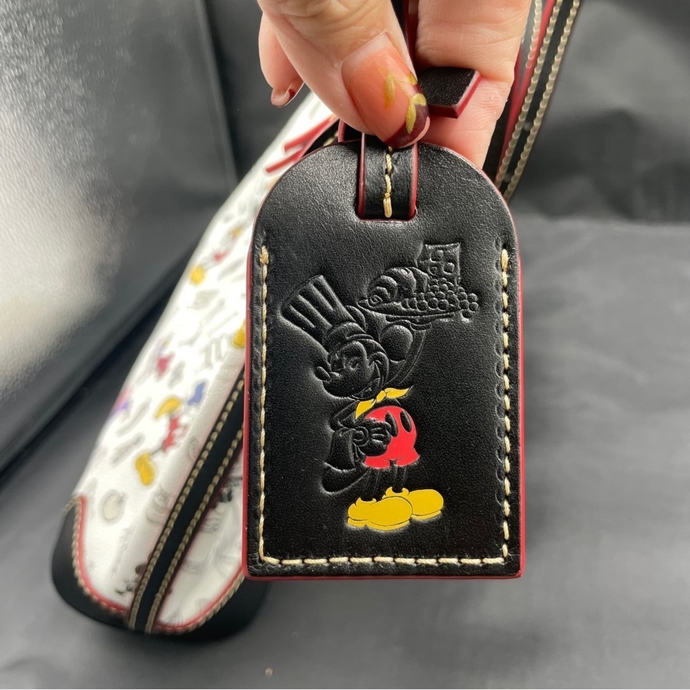 Dooney & Bourke Epcot 2018 Food and Wine Festival Crossbody - Picture 4 of 7